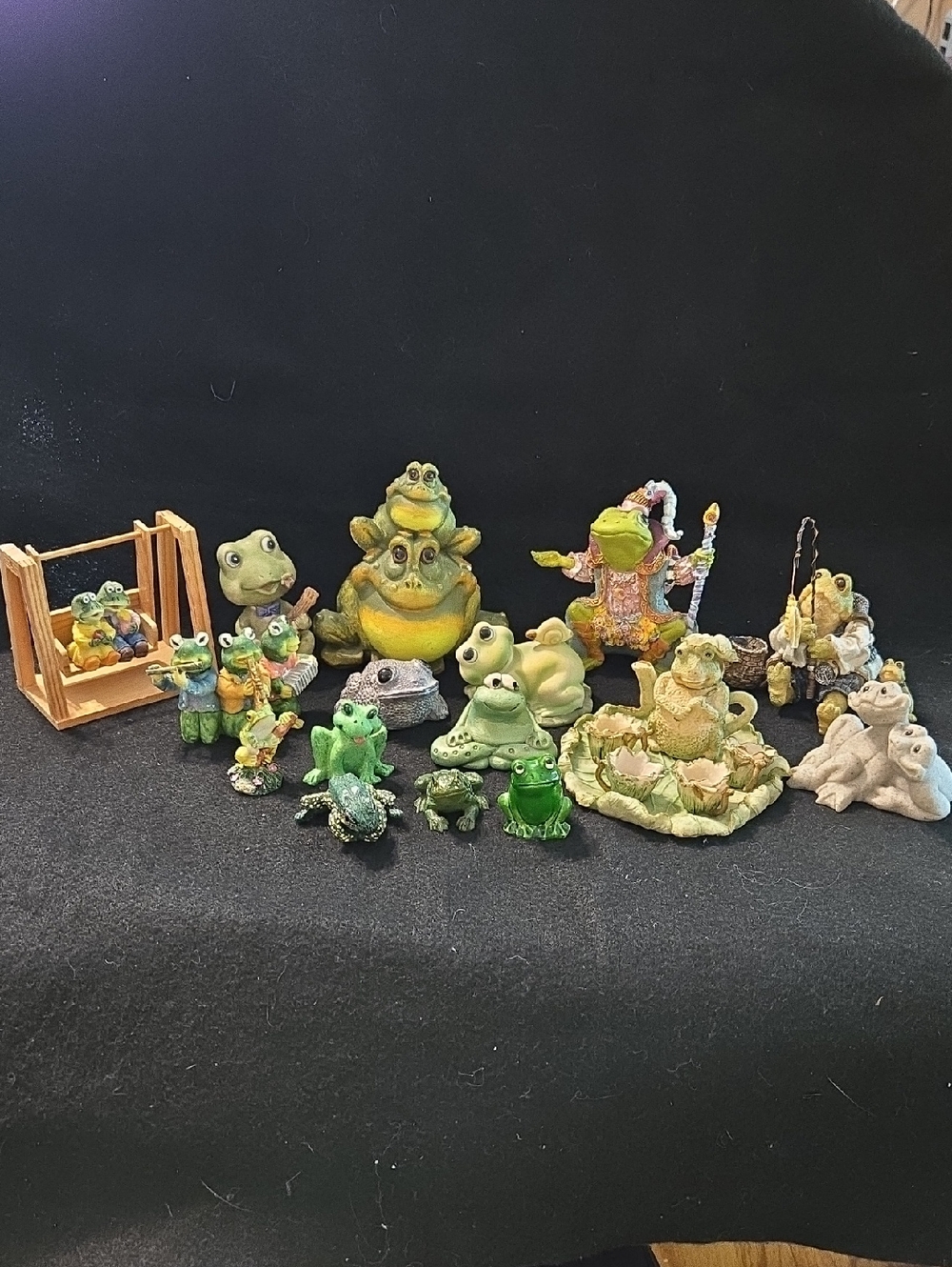 FROGS----Assorted Green Frog Figurine Lot - Decorative